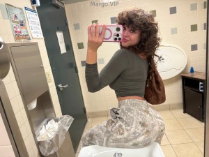 Rahyndee James Photo #225