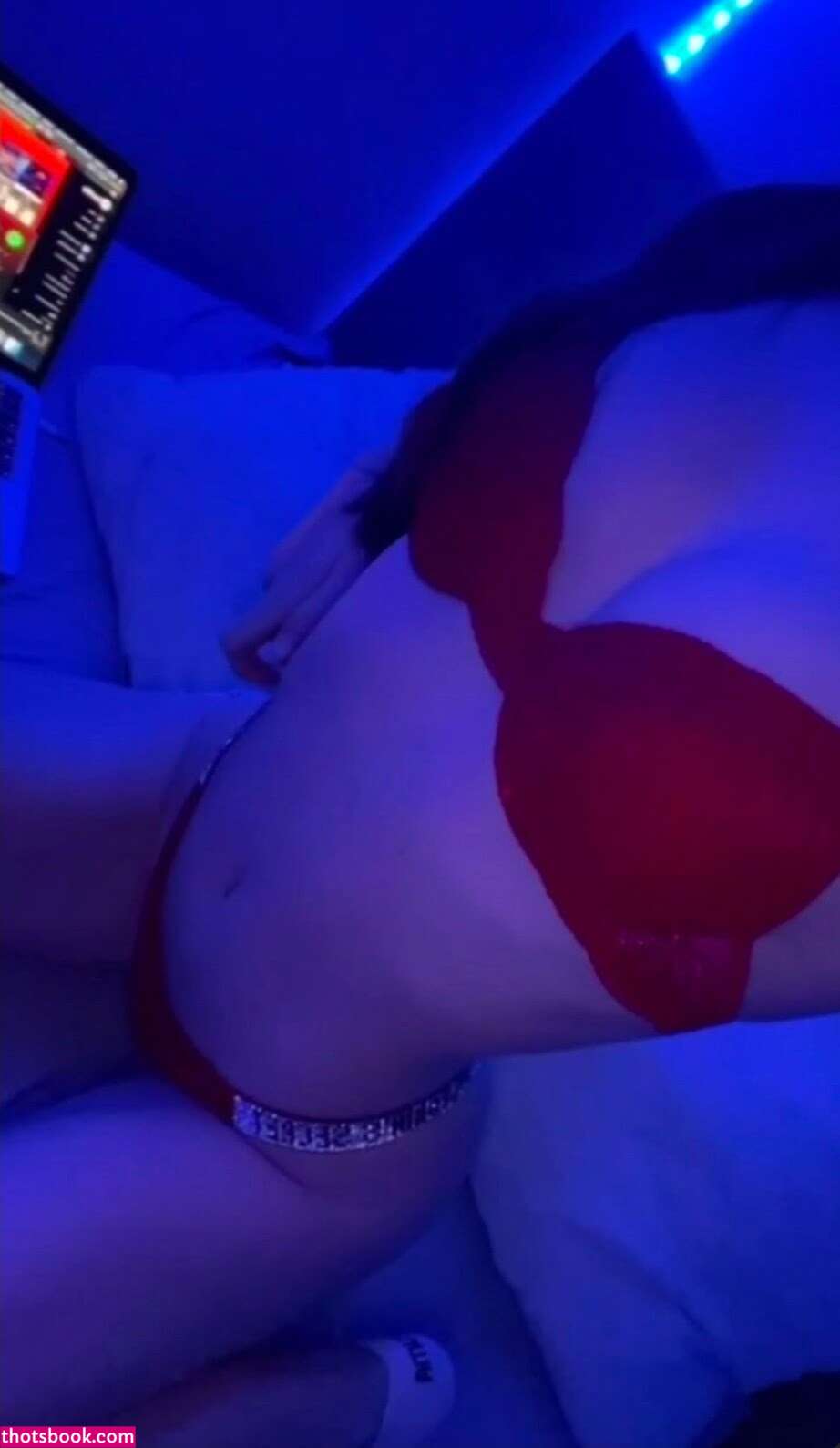 Isabelle Dze Photo #5