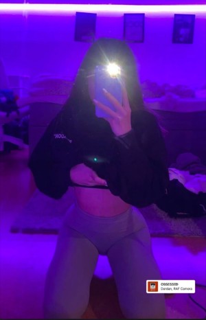 Isabelle Dze Photo #9