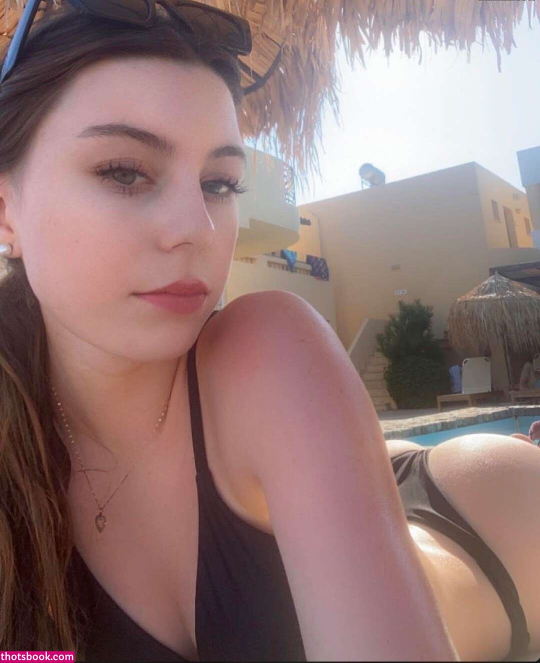 Isabelle Dze Photo #27