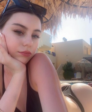 Isabelle Dze Photo #24