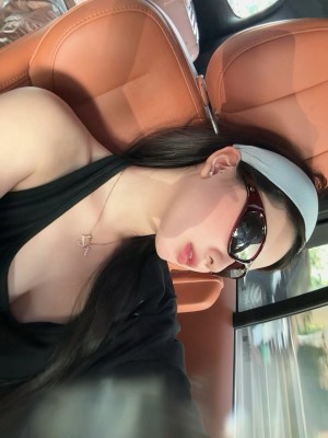 Laura Ziphora Photo #21