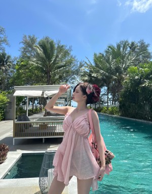 Laura Ziphora Photo #23