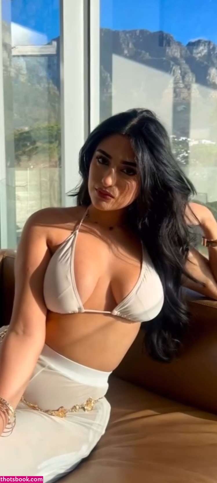 Nina Samuels Photo #30