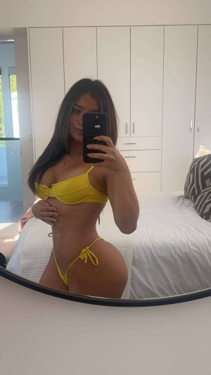 Kayla Manousselis Photo #131