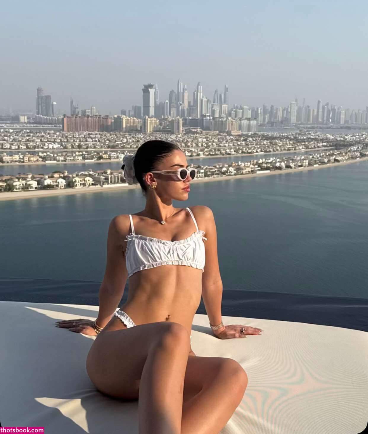 Leah Halton Photo #41