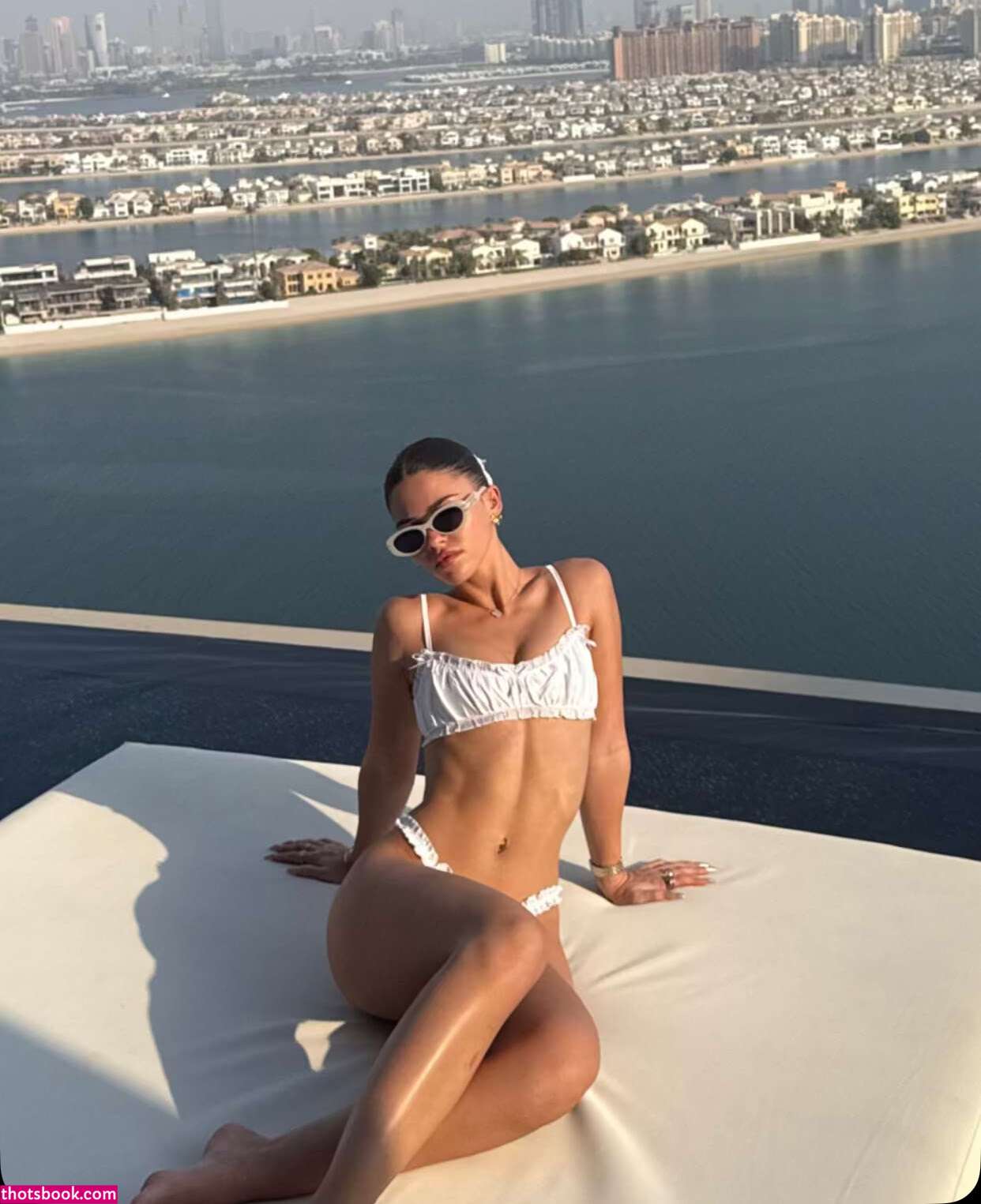 Leah Halton Photo #42