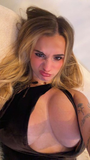 Kaitlyn Krems Photo #710