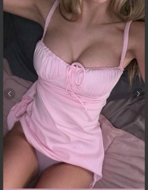 felicityhughes Photo #4