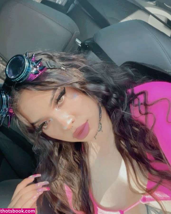 Izzyboo888 Photo #17