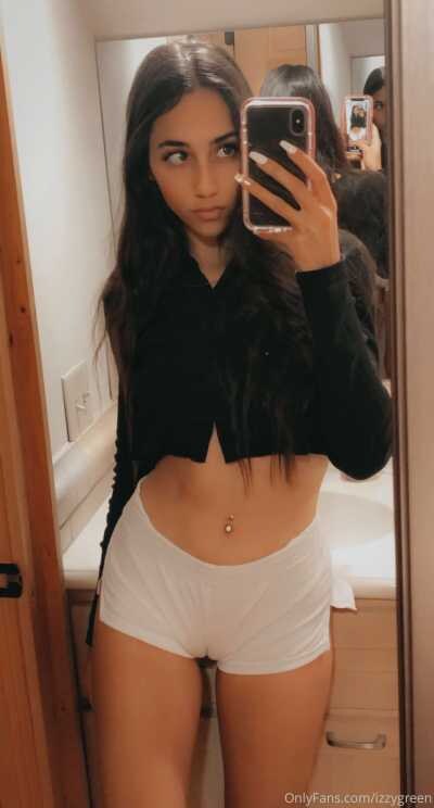 Izzy Green Photo #21