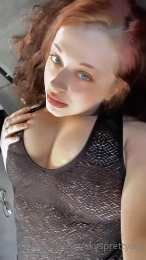Skysprettyass Video #2