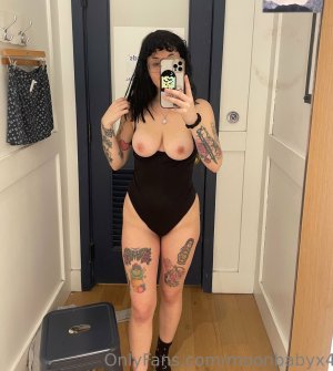 Moonbabyx44 Photo #24
