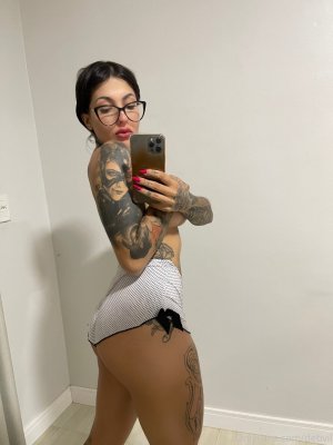 Debbyhendges Photo #5