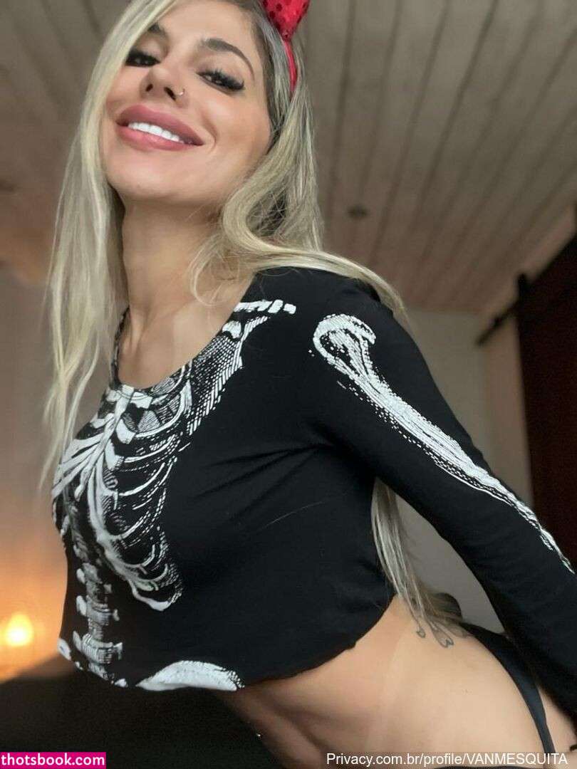 Vanessa Mesquita Photo #34
