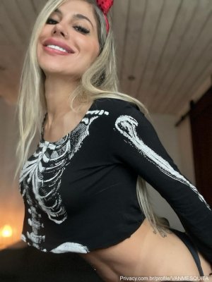 Vanessa Mesquita Photo #34