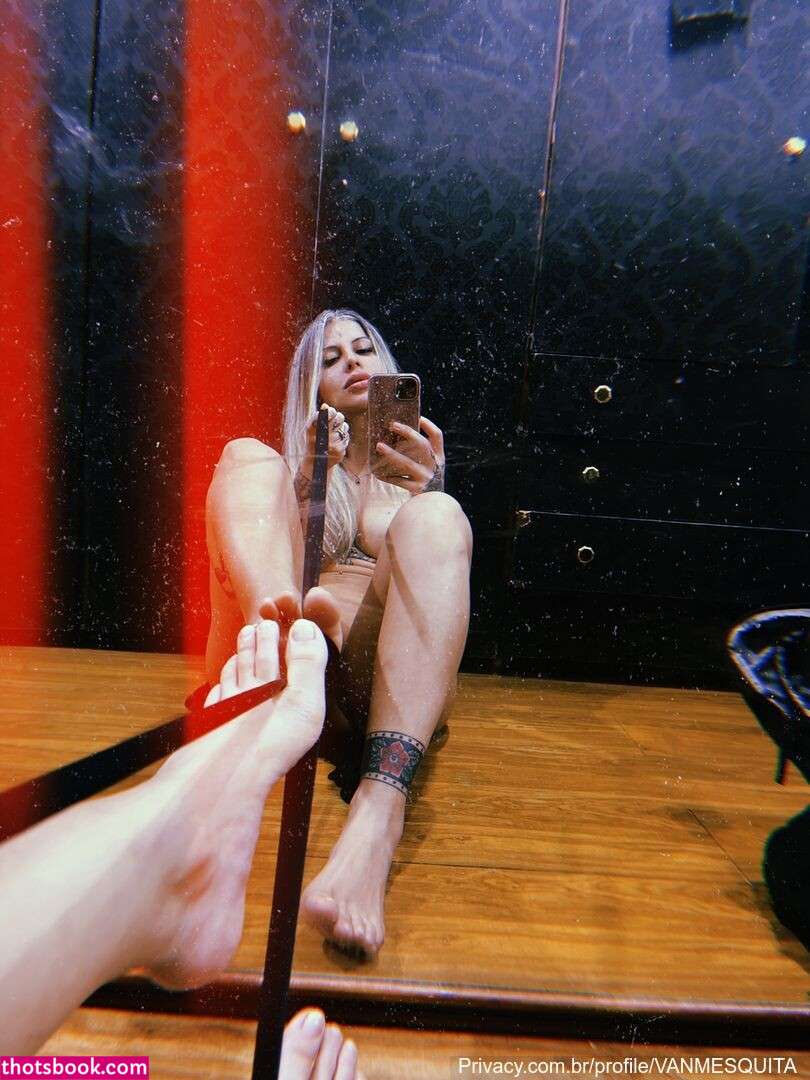 Vanessa Mesquita Photo #74