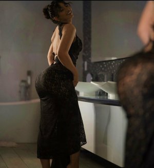 Deyana Mounira Post #1