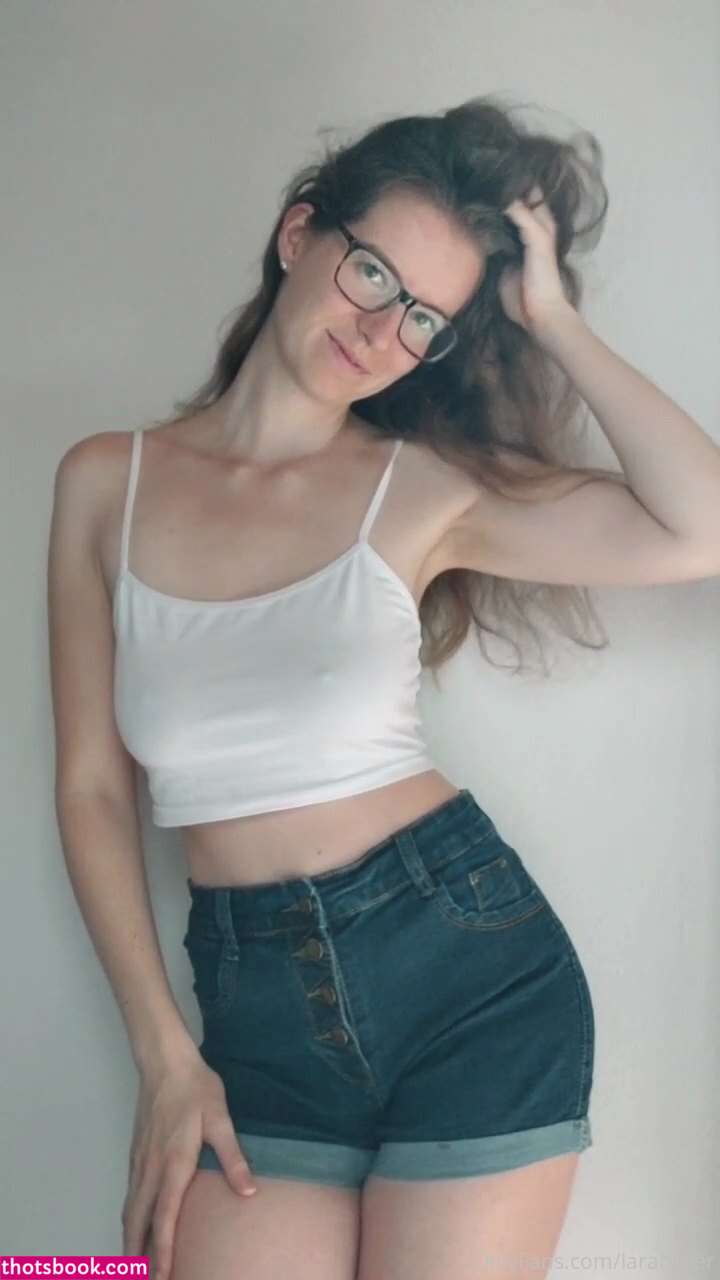 Laraheller Photo #80