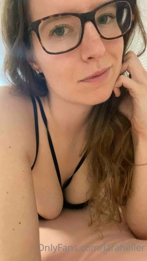 Laraheller Photo #79