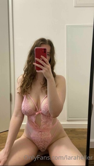 Laraheller Photo #129