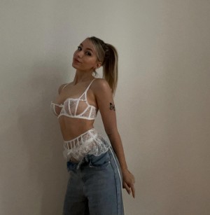 Ema Louise Photo #30