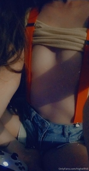 Hillary Highelfhill Photo #10