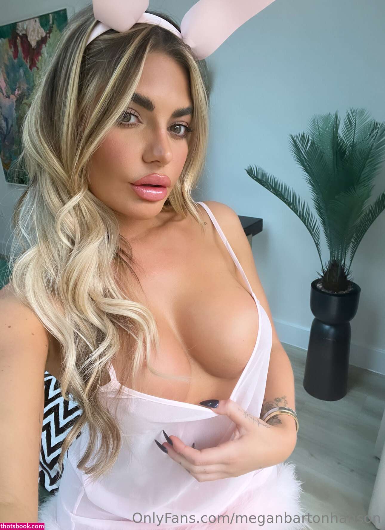 Megan Barton Hanson Photo #89