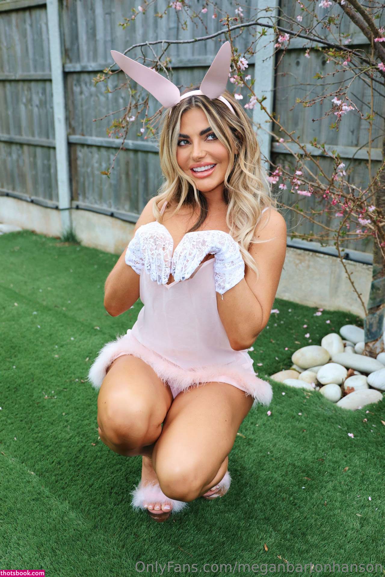 Megan Barton Hanson Photo #95