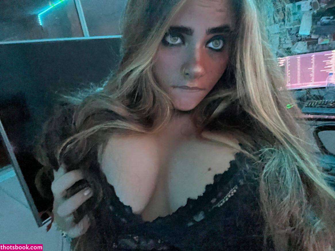 moonwolgirl Photo #58