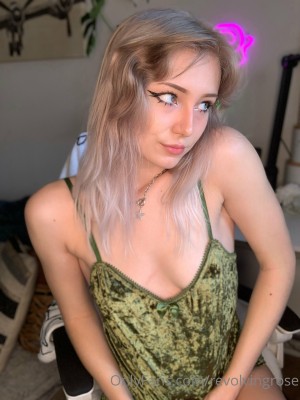 Revolvingrose Photo #109