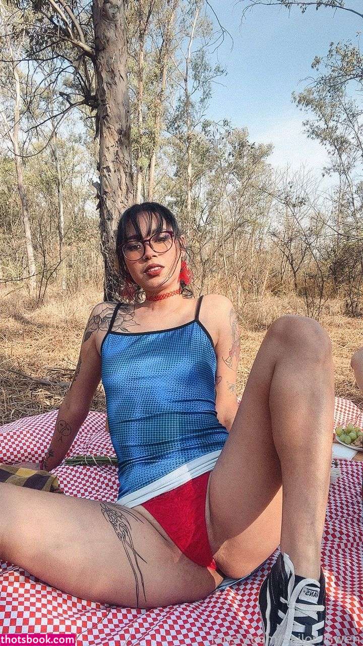 Sailor Gwen Photo #15