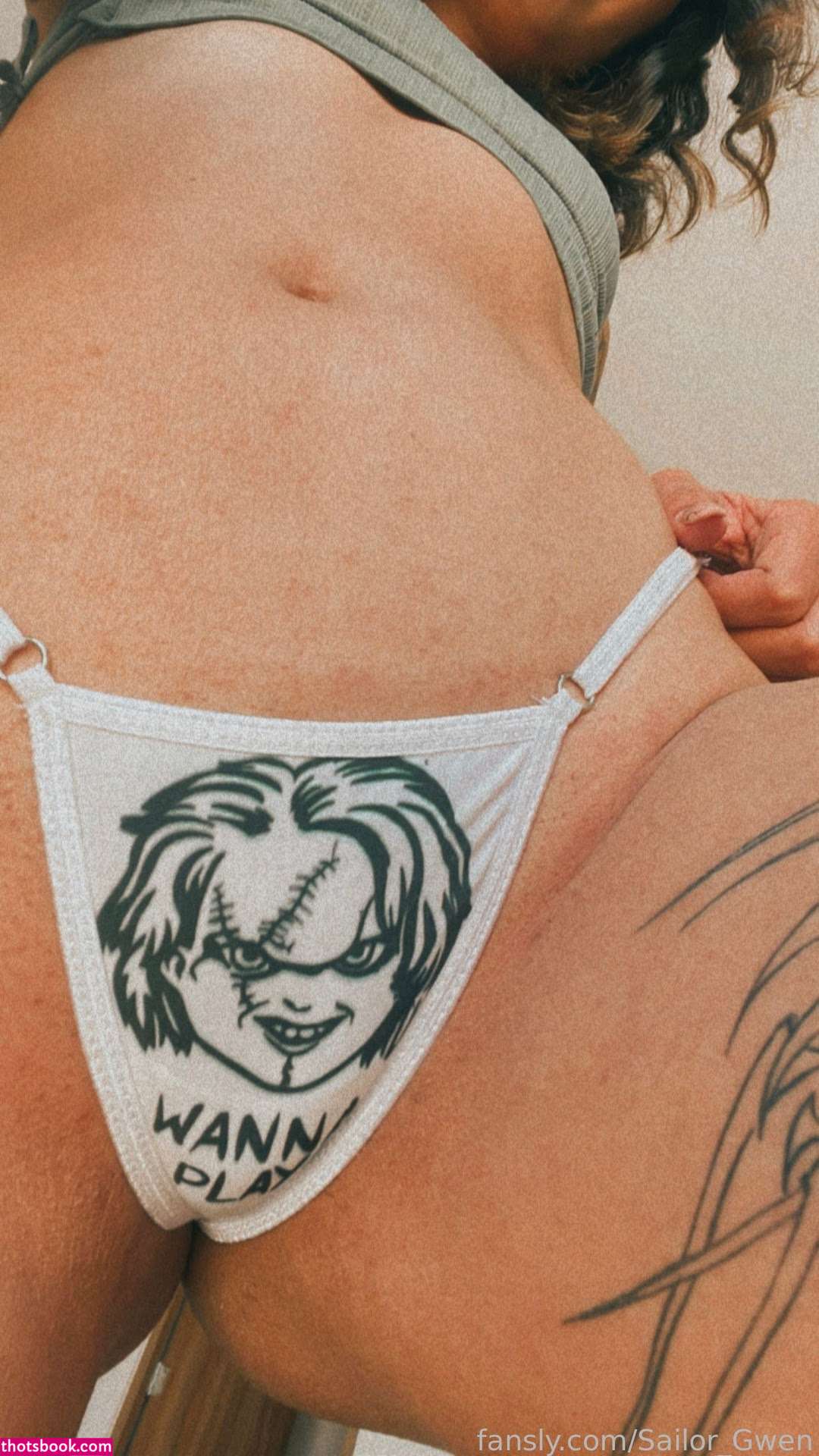 Sailor Gwen Photo #44