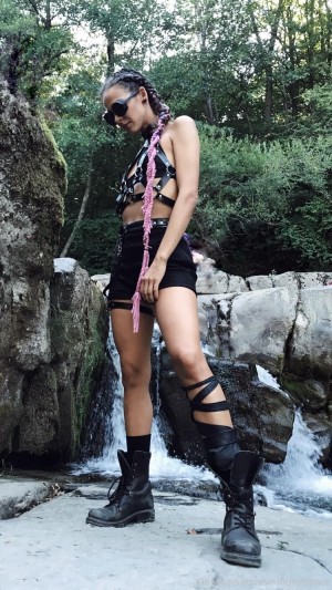 Vikioutofspace Photo #233