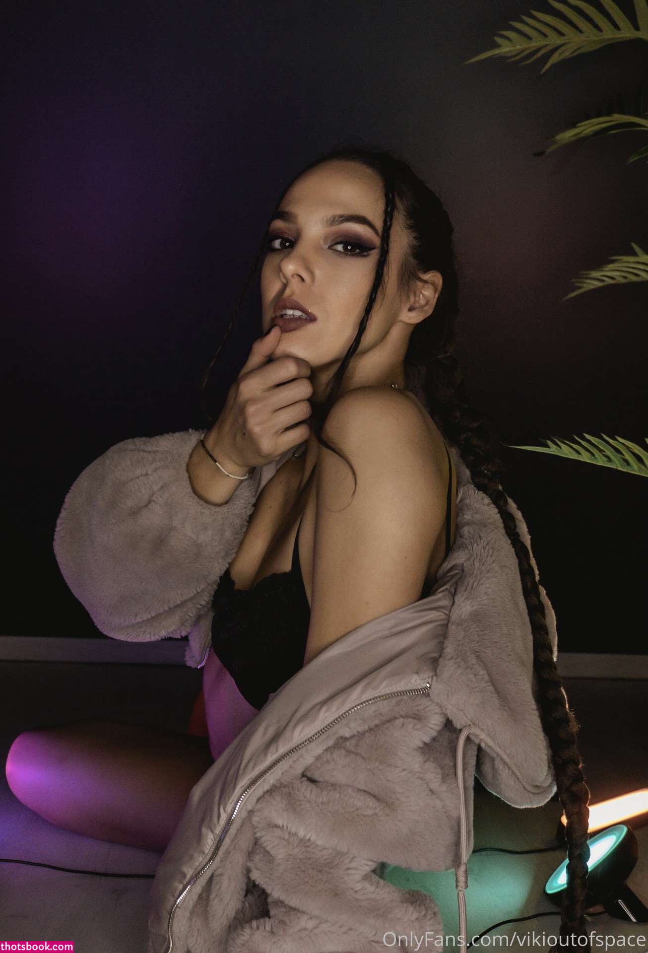 Vikioutofspace Photo #280