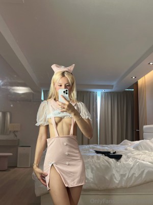 Vyvan Le Photo #1136