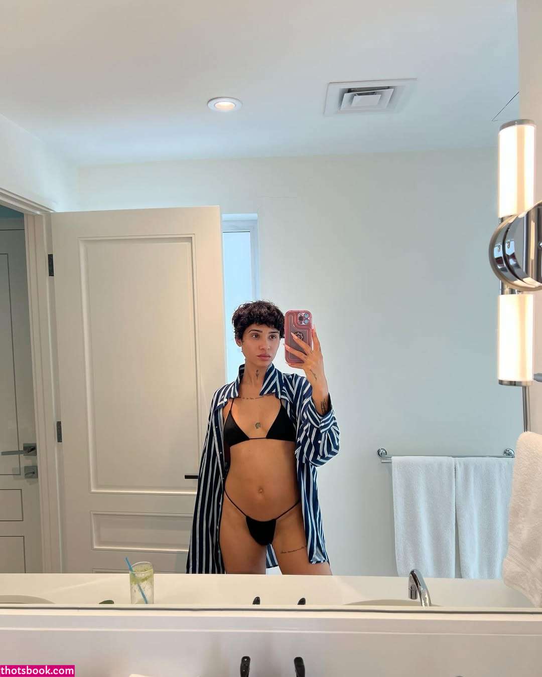 Tanaya Henry Photo #14