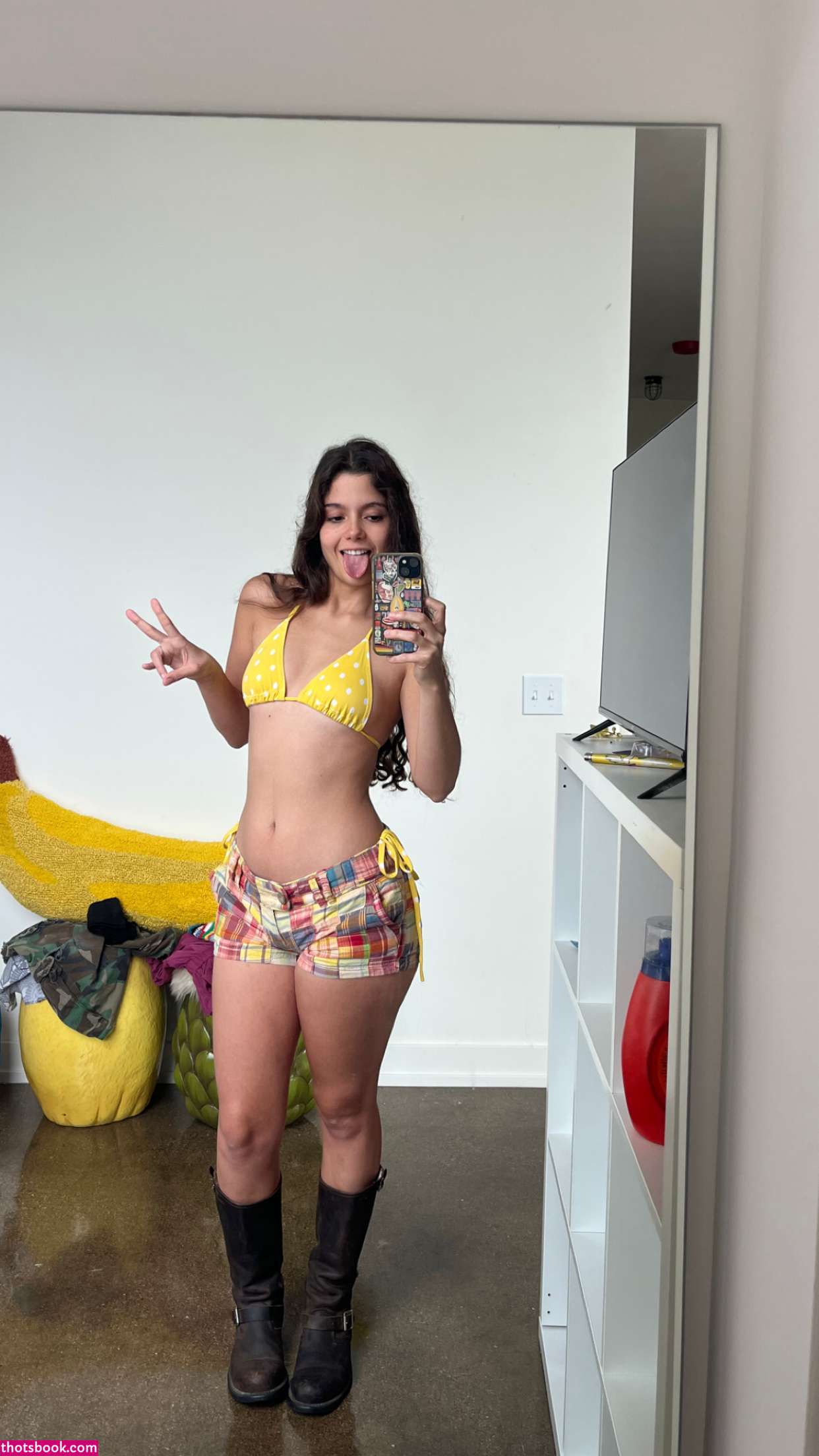Chloeforero Photo #28