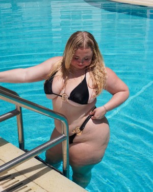 Niki Peacock Photo #22