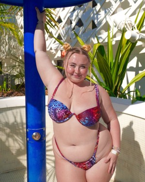 Niki Peacock Photo #25