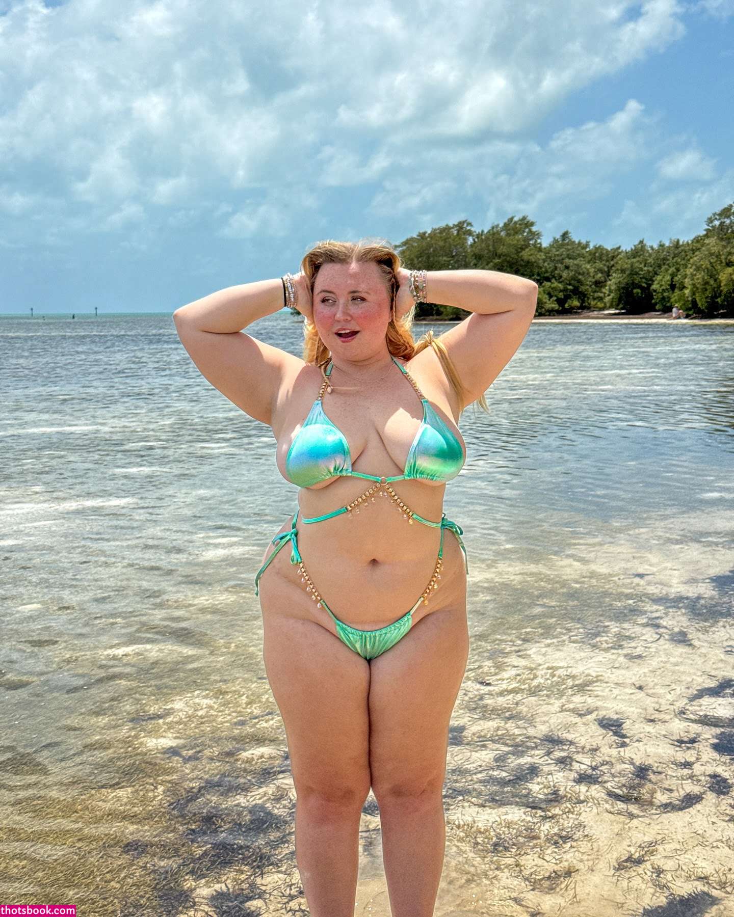 Niki Peacock Photo #34