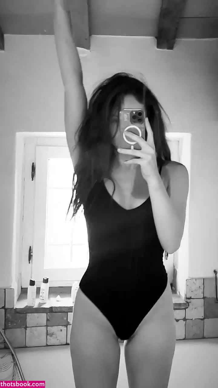 Erin Perise Photo #23