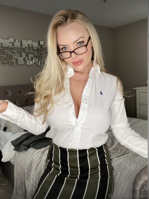 Hannah Claydon Photo #105