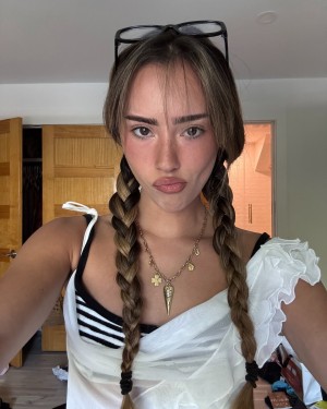 Julia Ernst Photo #19