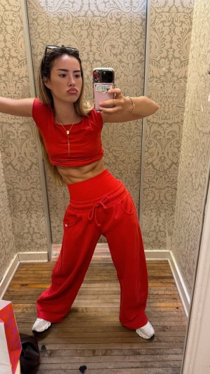 Julia Ernst Photo #35