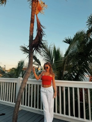 Ariana White Photo #2