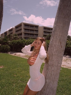 Ariana White Photo #10