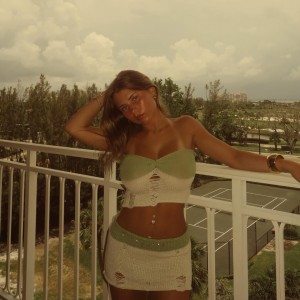 Ariana White Photo #17