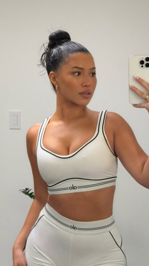 Julia Kelly Photo #47