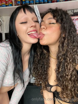 Spicymarii Photo #32